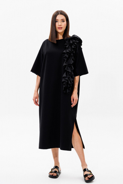 Платье oversize из хлопка с ассиметричной рюшей и разрезом Ларс Стиль 912 черный - фото 5