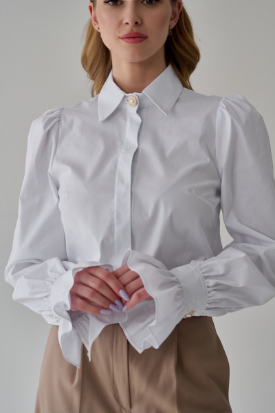 Белая нарядная блуза с объемным рукавом и розой-аксессуаром Мастер Мод 831хс белый - фото 10