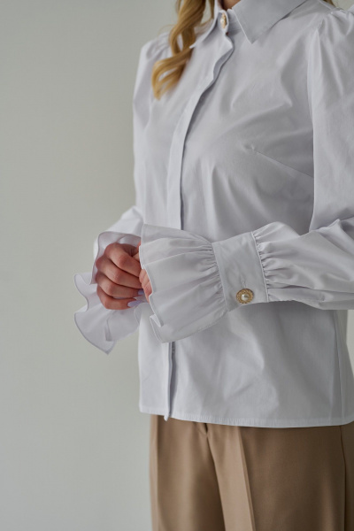 Белая нарядная блуза с объемным рукавом и розой-аксессуаром Мастер Мод 831хс белый - фото 9