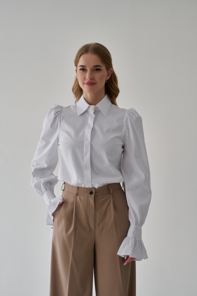 Белая нарядная блуза с объемным рукавом и розой-аксессуаром Мастер Мод 831хс белый - фото 1