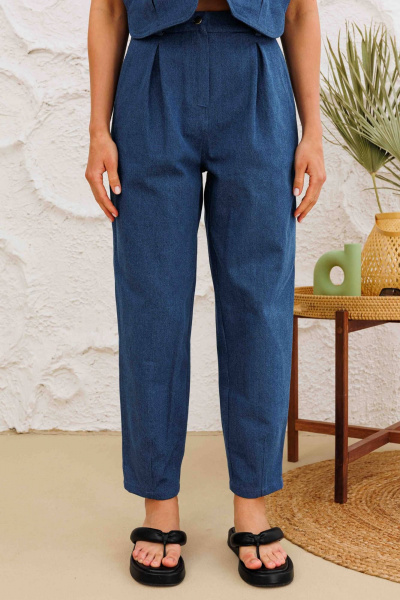 Летние синие хлопковые брюки слоучи с накладными карманами AURA otd 4140 темно-синий деним - фото 1