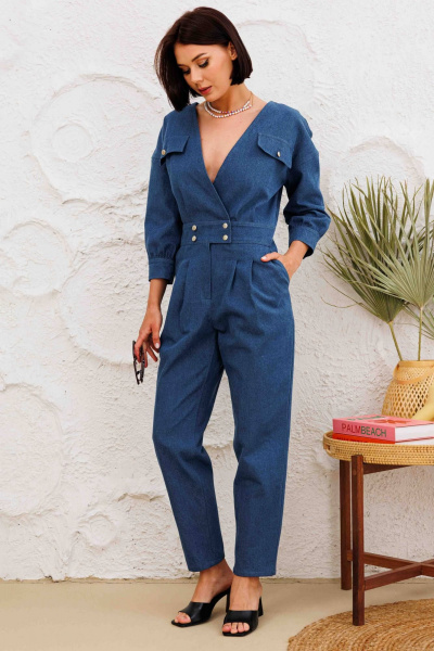 Летний джинсовый комбинезон с V-образным вырезом и карманами AURA otd 4143 темно-синий деним - фото 5