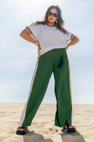 Костюм рубашка и брюки с контрастной отделкой Andina 950 белый/изумруд/изумруд - фото 3