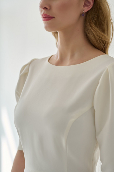 Нарядное платье из текстиля с бантами и глубоким вырезом Мастер Мод 823бс молочный - фото 3