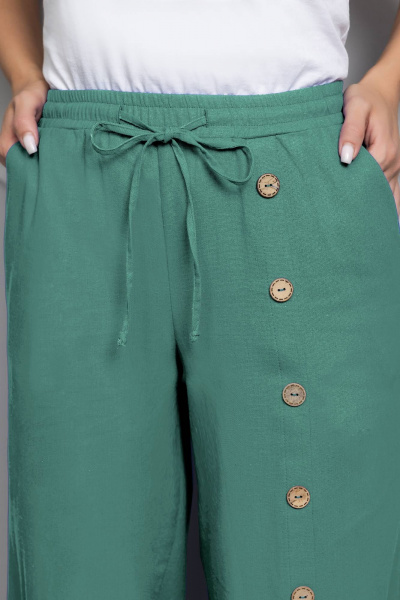 Зеленый льняной костюм: блуза и брюки для летнего стиля Gold Style 2627 изумрудный - фото 12