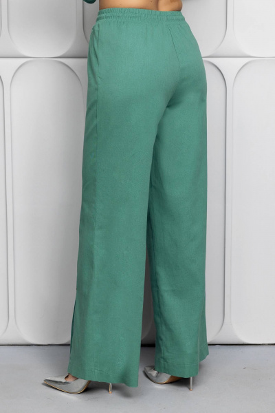 Зеленый льняной костюм: блуза и брюки для летнего стиля Gold Style 2627 изумрудный - фото 5