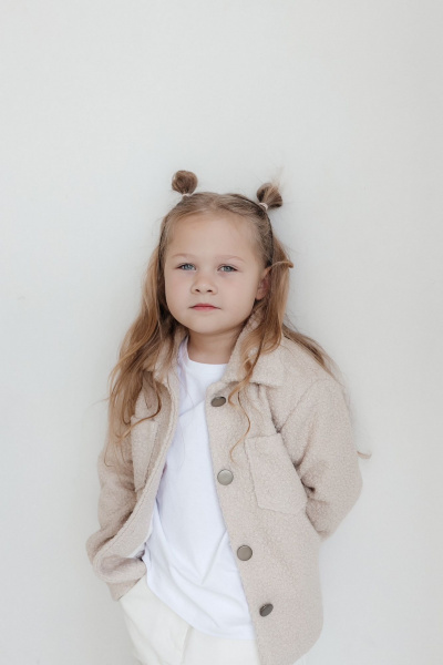 Бежевый демисезонный утепленный пуховик с карманами LEVEL 110/1К кремовый - фото 3