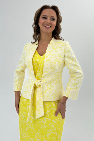 Костюм из кружево и текстиля с разрезом и бантом Condra 10110 лимонный - фото 4