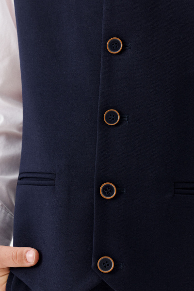 Жилет классический из текстиля с прорезными карманами и регулятором Panda Kids 264837-128 Синий - фото 2