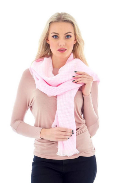 Шарф розовый зимний из текстиля 75х190 см для повседневного образа TrendCorner 9-16-19-175 1019 - фото 1