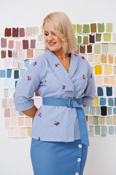 Женский офисный костюм с жакетом и юбкой из хлопка Anastasia 1082 полоска/деним - фото 6