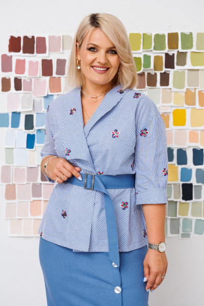 Женский офисный костюм с жакетом и юбкой из хлопка Anastasia 1082 полоска/деним - фото 5