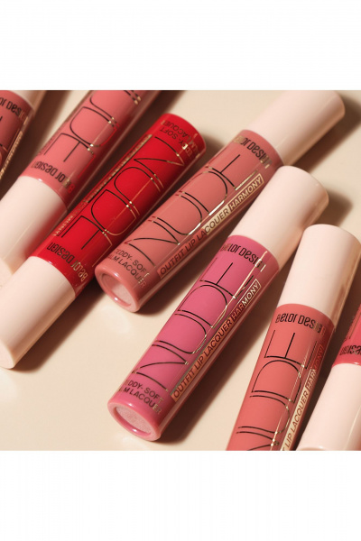 Блеск для губ бежевый с витамином Е и насыщенным сиянием Belor Design Nude Harmony Outfit Lip тон 20 Pastel - фото 6