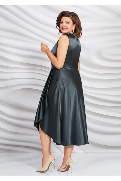 Платье из атласа с рельефами, запахом и объемным цветком Mira Fashion 5445 - фото 3