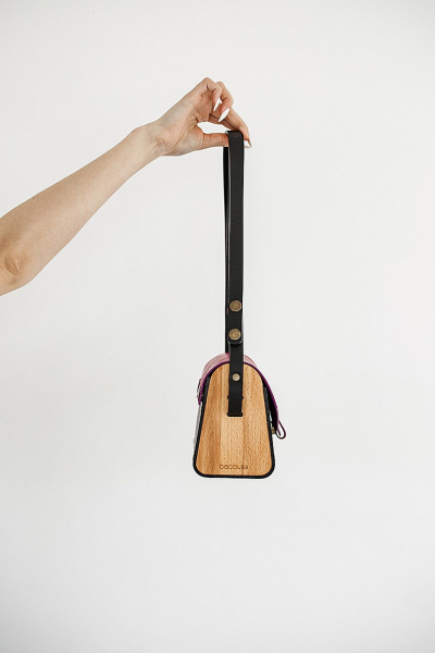 Сумка из натуральной кожи с съёмным капюшоном и деревянными вставками Because NIKOL-FYKSIA - фото 1