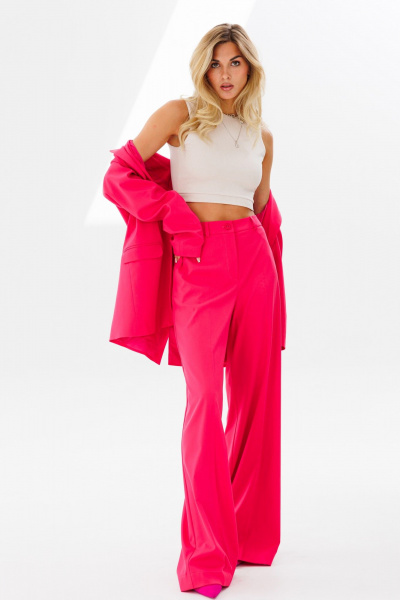 Костюм розовый брючный с жакетом из поливискозы для повседневных образов FAMA 24034-2 фуксия - фото 9