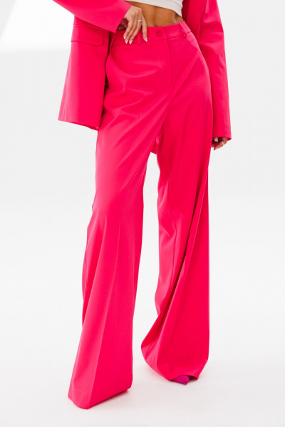 Костюм розовый брючный с жакетом из поливискозы для повседневных образов FAMA 24034-2 фуксия - фото 5