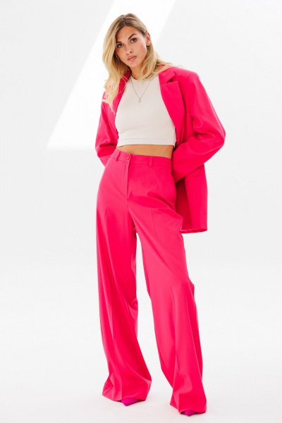 Костюм розовый брючный с жакетом из поливискозы для повседневных образов FAMA 24034-2 фуксия - фото 2