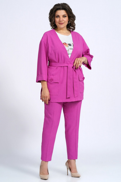 Деловый комплект из жакета, блузки и брюк из текстиля Пинск-Стиль 3147 фуксия - фото 10