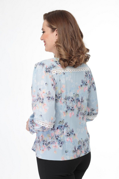 Блуза из легкой ниагары с кружевными вставками и кокетками Anelli 827 голубой_цветы - фото 3