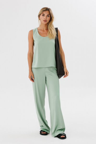 Легкий атласный топ-майка для базовых и офисных образов THE NAME 2298 оливковый - фото 1