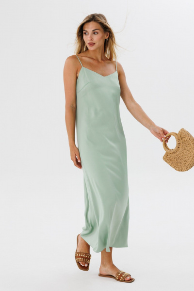 Зеленый сарафан из атласа свободного кроя THE NAME 2322 оливковый - фото 4