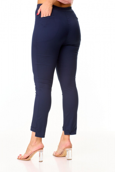 Эластичные женские брюки с асимметричным низом и карманами Abbi 2018 синий - фото 13
