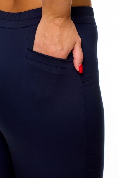 Эластичные женские брюки с асимметричным низом и карманами Abbi 2018 синий - фото 8