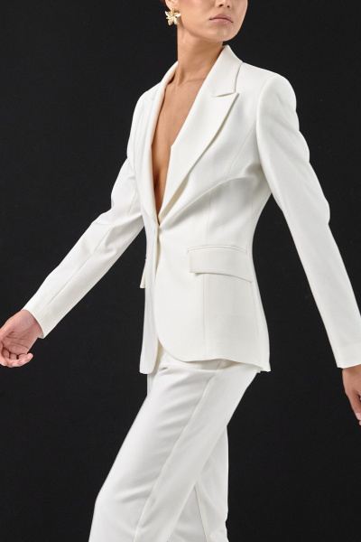 Молочный приталенный однобортный жакет из текстиля HELEN BIRCH J015с молочный - фото 10