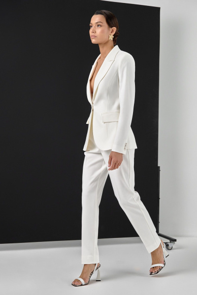 Молочный приталенный однобортный жакет из текстиля HELEN BIRCH J015с молочный - фото 9
