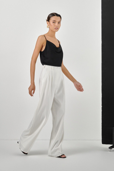 Молочные брюки с высокой посадкой и складками из костюмной ткани HELEN BIRCH В005b молочный - фото 1