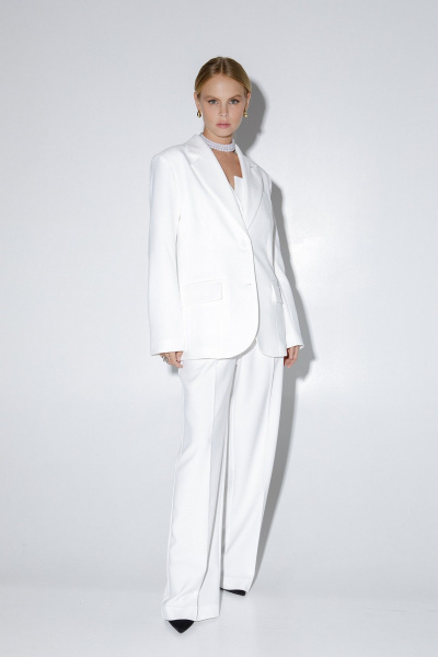 Деловой костюм-двойка из жакета и брюк со стрелками PiRS 5025 белый - фото 2