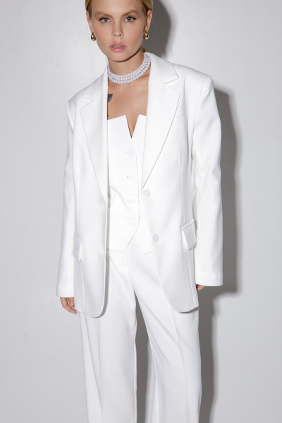 Костюм-тройка из жакета, топа-корсета и брюк со стрелками PiRS 5026 белый - фото 9