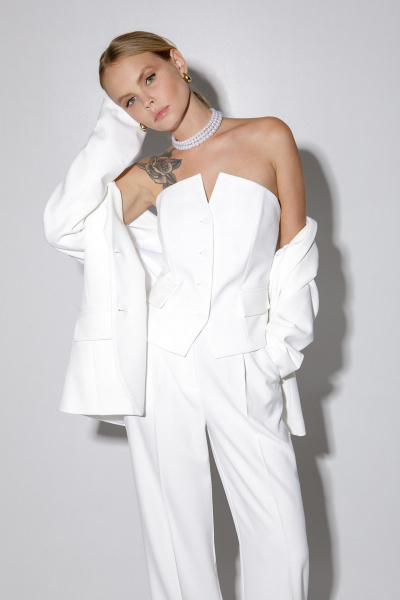 Костюм-тройка из жакета, топа-корсета и брюк со стрелками PiRS 5026 белый - фото 7