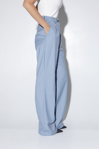 Деловой костюм-двойка из жакета и брюк со стрелками PiRS 5030 голубой - фото 4