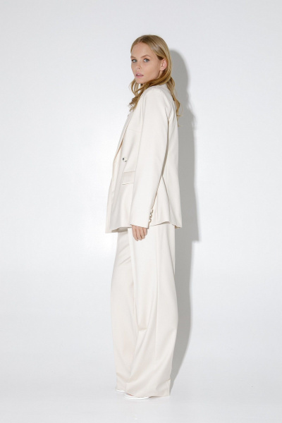 Тройка из жакета, жилета и брюк со стрелками для делового стиля PiRS 5031 светло-бежевый - фото 6