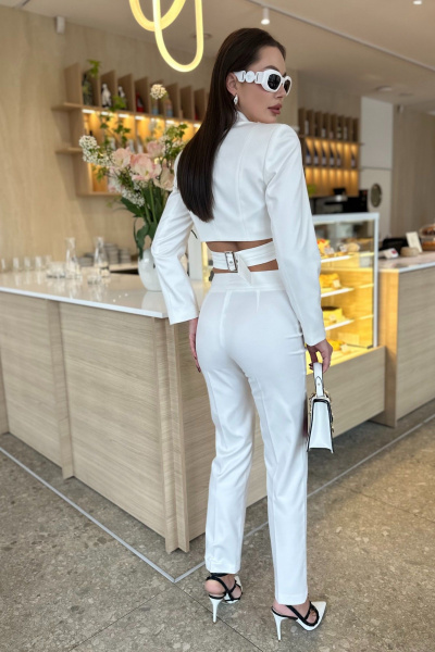 Стильный летний костюм из жакета и зауженных брюк Temper 140 белый - фото 4