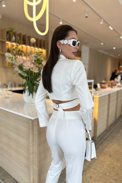 Стильный летний костюм из жакета и зауженных брюк Temper 140 белый - фото 3