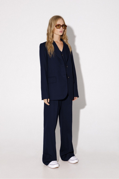 Деловой костюм из жакета со шлицами и брюк палаццо PiRS 5077 темно-синий - фото 2
