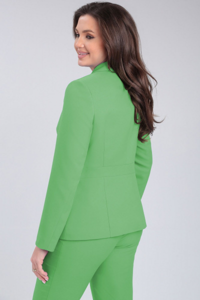 Демисезонный комплект жакет и зауженных брюк зеленого цвета LeNata 21315 салатовый - фото 2