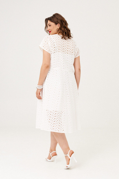 Легкое летнее белое платье-рубашка с спущенными плечами и поясом Almirastyle 371 - фото 7