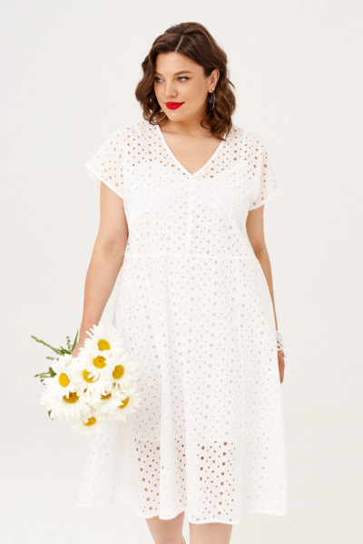 Легкое летнее белое платье-рубашка с спущенными плечами и поясом Almirastyle 371 - фото 3