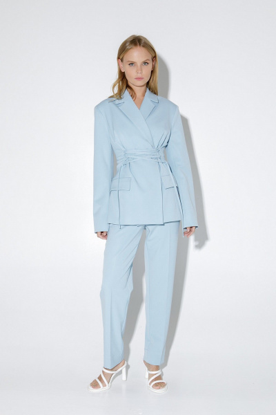 Жакет со шнуровкой и расширенной линией плеч из текстиля PiRS 5148 серо-голубой - фото 4