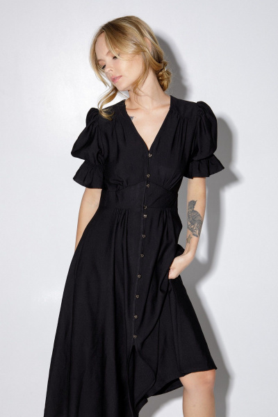 Миди-платье из вискозы с кокетками и короткими рукавами PiRS 5150 черный - фото 2