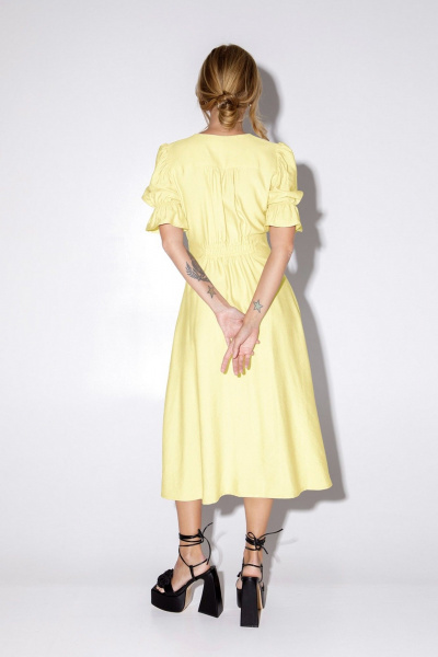 Миди-платье из вискозы с кокетками и коротким рукавом PiRS 5150 желтый - фото 5