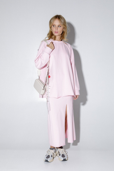 Дополнительный костюм из трикотажного свитшота и юбки-макси с разрезом PiRS 5184 розовый - фото 1