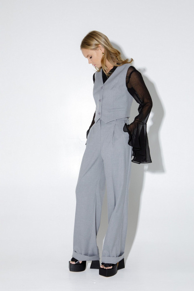 Костюм-двойка из укороченного жилета и широких брюк PiRS 5235 светло-серый - фото 1