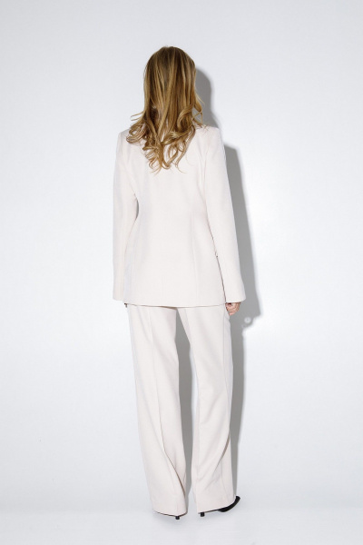 Костюм из жакета, топа и брюк со стрелками PiRS 5244 светло-бежевый - фото 10