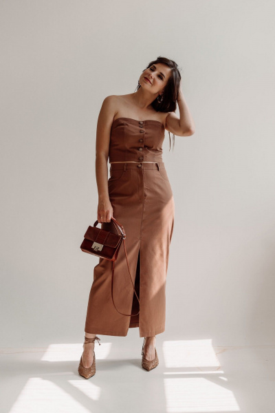 Коричневый жилет-бандо из джинсовой ткани для образов ERTANNO 2049 табачный - фото 5