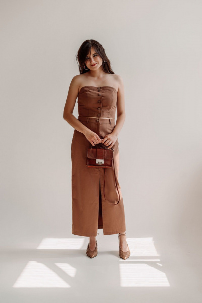 Коричневый жилет-бандо из джинсовой ткани для образов ERTANNO 2049 табачный - фото 2